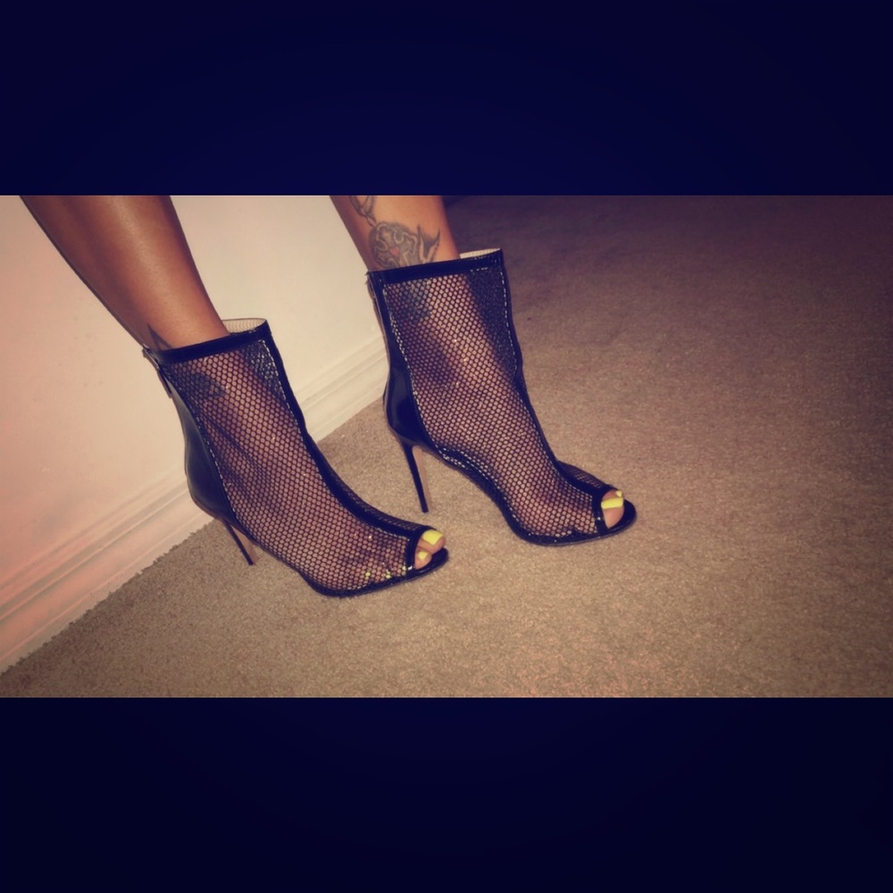 Black mesh ankle booties fits like a 10.5